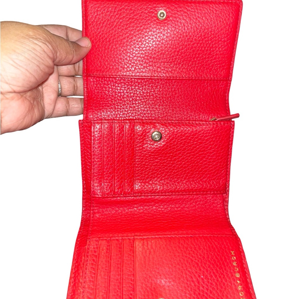 Tory Burch Vibrant Red Thea Trifold Leather Card Holder - Picture 6 of 8